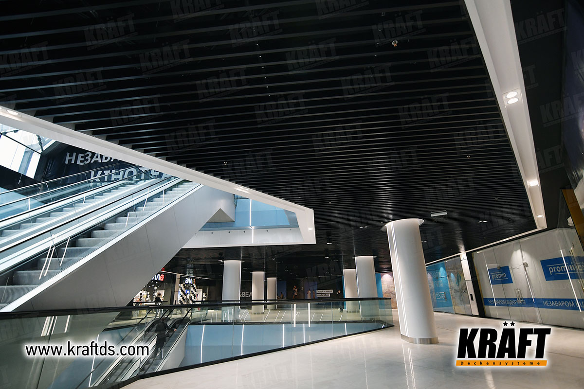 schodiště v nákupním centru