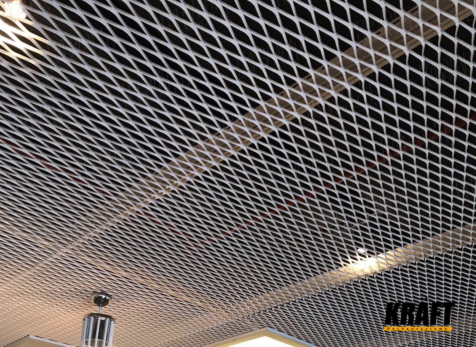 detail tahokovo v podhledu